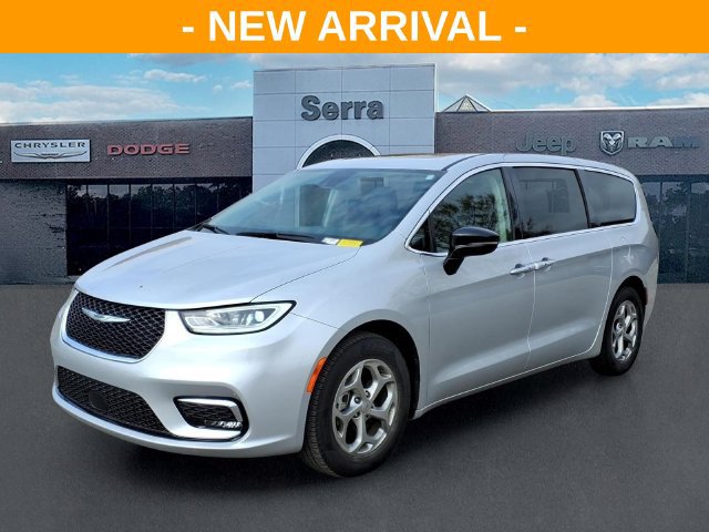 Used 2024 Chrysler Pacifica Limited FWD image 3