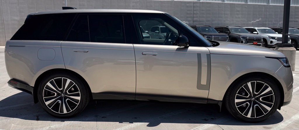 Used 2024 Land Rover Range Rover SE AWD/4WD image 5
