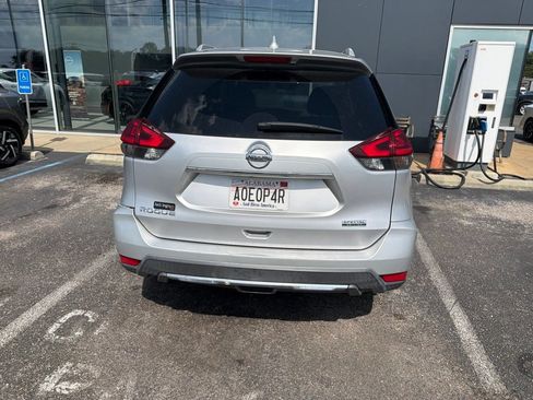 Used 2019 Nissan Rogue S w/ Special Edition Package FWD image 6