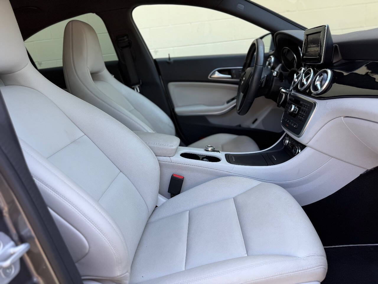 Used 2014 Mercedes-Benz CLA 250 image 23