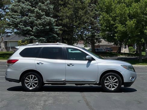 Used 2013 Nissan Pathfinder SL w/ SL Premium Pkg image 6