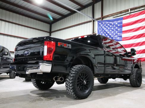 Used 2019 Ford F250 Lariat w/ Lariat Ultimate Package AWD/4WD image 11