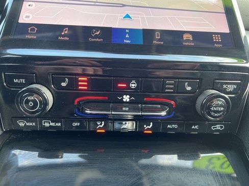 Certified 2023 Jeep Grand Cherokee Limited image 28