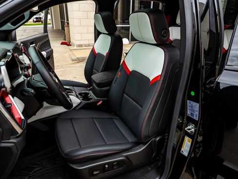 Used 2026 GMC Canyon AT4X AWD/4WD image 31
