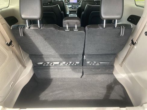 Used 2022 Chrysler Pacifica Limited image 15