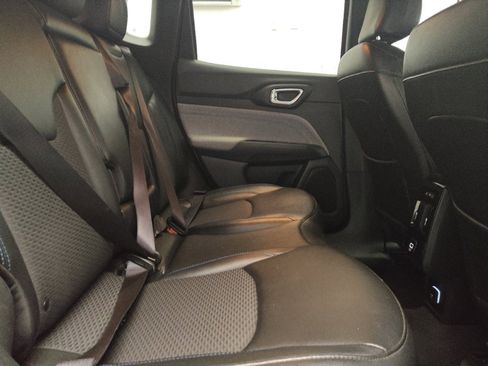 Used 2024 Jeep Compass Latitude AWD/4WD image 19
