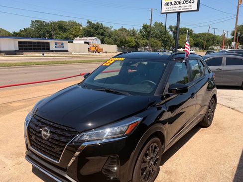 Used 2022 Nissan Kicks SR w/ Premium Package FWD image 1
