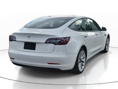 Used 2023 Tesla Model 3 Standard Range image 4