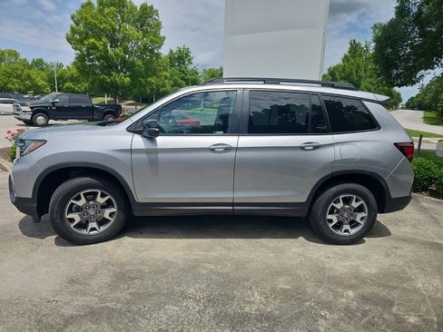 Used 2023 Honda Passport TrailSport image 2