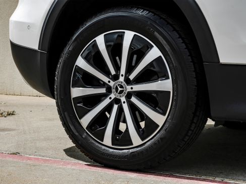 Used 2022 Mercedes-Benz GLB 250 w/ Premium Package Lite image 51