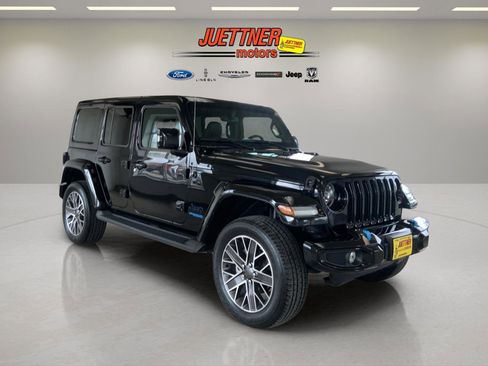 Used 2022 Jeep Wrangler Unlimited Sahara AWD/4WD image 1
