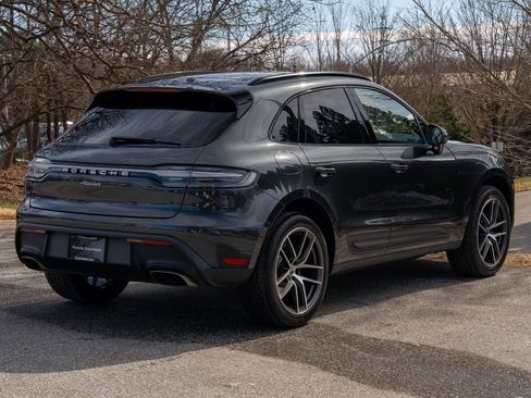 Certified 2025 Porsche Macan image 7
