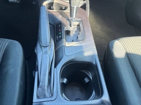 Used 2018 Toyota RAV4 LE image 22