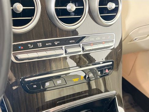 Used 2021 Mercedes-Benz GLC 300 4MATIC SUV image 15