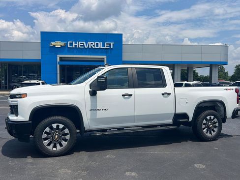 Used 2024 Chevrolet Silverado 2500 Custom w/ Custom Value Package AWD/4WD image 2
