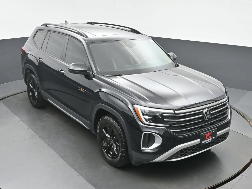 Used 2025 Volkswagen Atlas Peak Edition SE AWD/4WD image 34