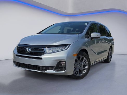 New 2026 Honda Odyssey Touring image 2