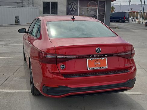 Used 2025 Volkswagen Jetta SE image 8