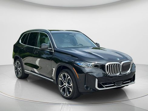 New 2026 BMW X5 xDrive40i w/ Premium Package AWD/4WD image 3