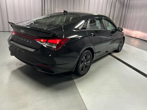 Used 2022 Hyundai Elantra SEL w/ Convenience Package FWD image 7