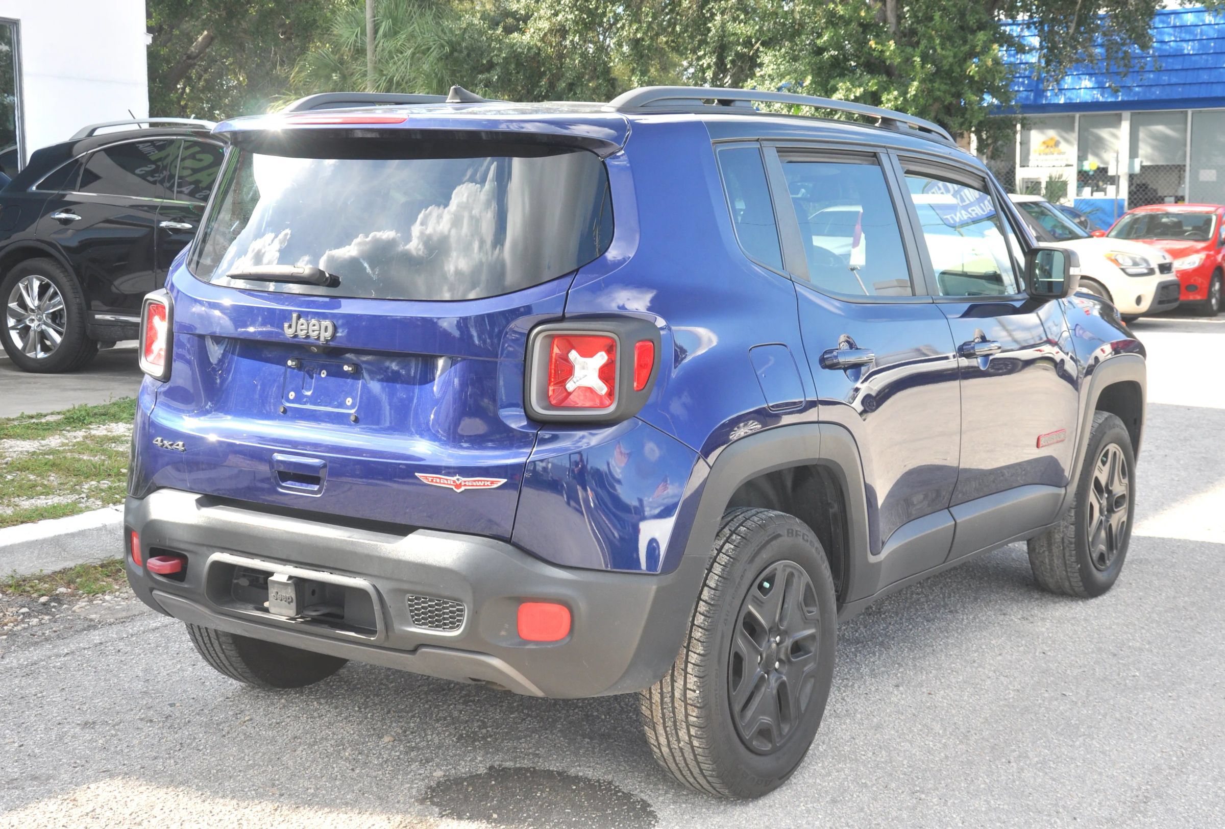 Used 2018 Jeep Renegade Trailhawk w/ Popular Equipment Group AWD/4WD image 10