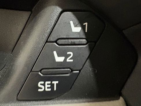 Used 2023 Toyota RAV4 Limited image 24