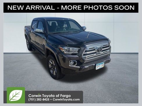 Used 2019 Toyota Tacoma Limited image 1