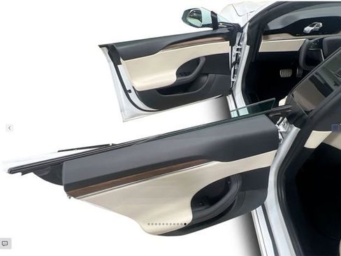 Used 2022 Tesla Model S image 12