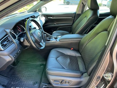 Used 2019 Toyota Camry XSE FWD image 9