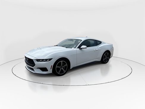 Used 2024 Ford Mustang Coupe RWD image 4