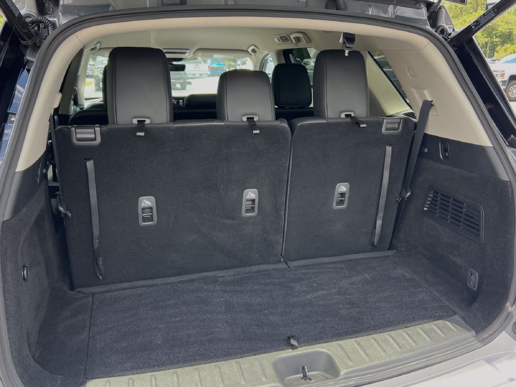 Used 2025 Nissan Pathfinder SL AWD/4WD image 19