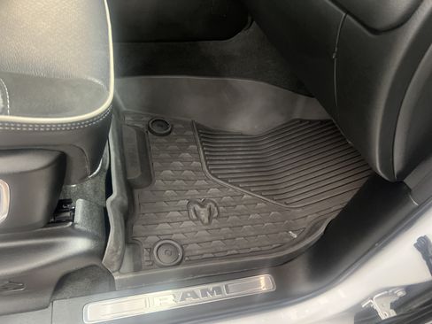 Used 2022 RAM 1500 Laramie AWD/4WD image 17