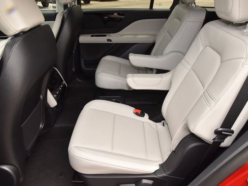 New 2026 Lincoln Aviator AWD image 14