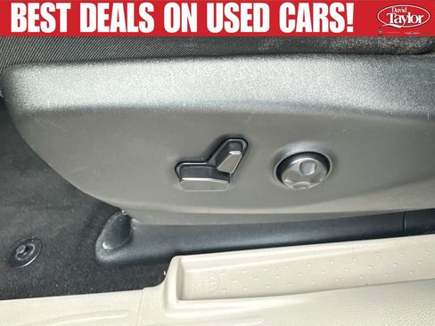 Used 2024 Chrysler Pacifica Touring-L FWD image 29