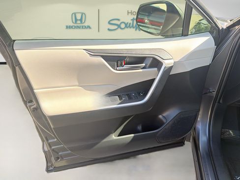 Used 2019 Toyota RAV4 XLE Premium FWD image 20