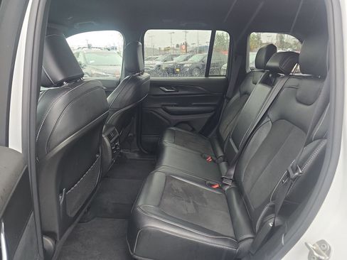 Used 2024 Jeep Grand Cherokee Altitude image 27