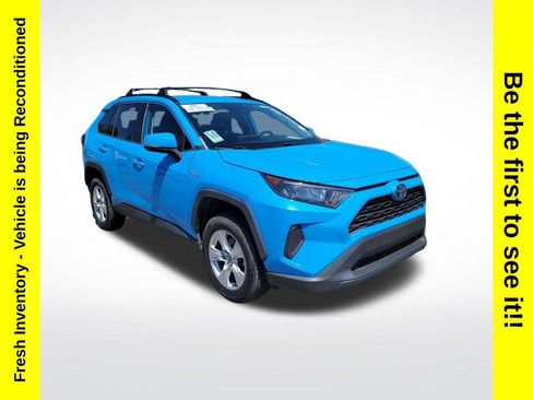 Used 2019 Toyota RAV4 LE w/ Carpet Mat Package AWD/4WD image 7