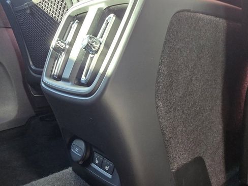 Used 2023 Volvo XC40 Recharge Ultimate image 22