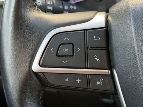 Used 2023 Toyota Highlander XLE AWD/4WD image 16