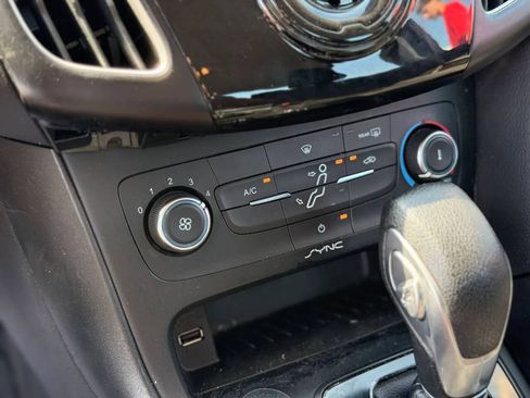 Used 2018 Ford Focus SE FWD image 14