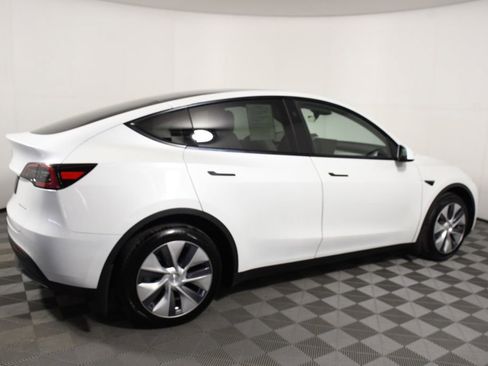 Used 2023 Tesla Model Y Long Range image 7
