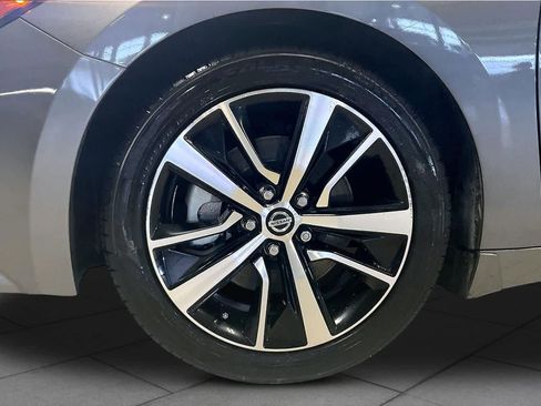 Used 2021 Nissan Maxima 3.5 SV w/ Floor Mat Group FWD image 10
