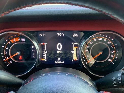 Used 2023 Jeep Wrangler Unlimited Rubicon AWD/4WD image 8