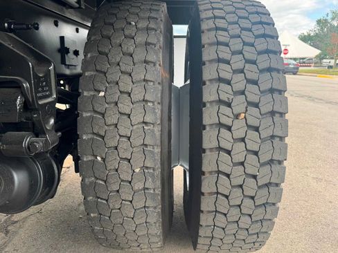 Used 2016 Ford F750 2WD Regular Cab Super Duty image 15