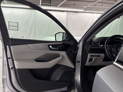 Used 2023 Acura MDX SH-AWD w/ Technology Package image 4