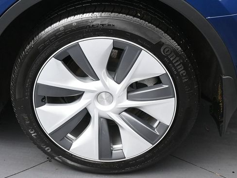 Used 2021 Tesla Model Y Long Range AWD/4WD image 19