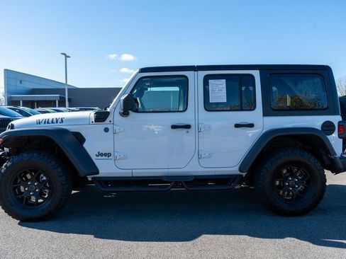 Used 2024 Jeep Wrangler Unlimited image 9