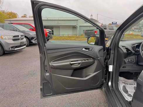 Used 2017 Ford C-MAX SE image 11