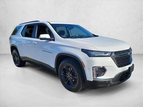 Used 2023 Chevrolet Traverse LT FWD image 3