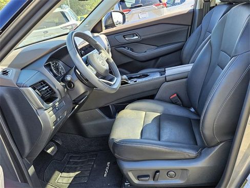 Used 2023 Nissan Rogue SL w/ SL Premium Package image 6
